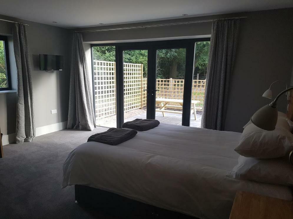 Oak & Hazel, Heath Row Barn Appartement Overton  Buitenkant foto