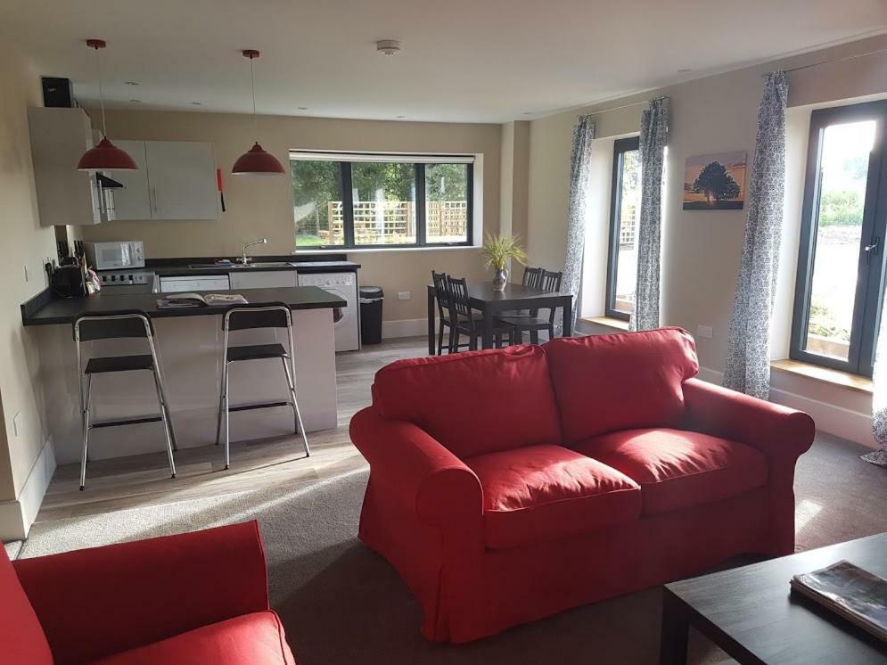 Oak & Hazel, Heath Row Barn Appartement Overton  Buitenkant foto