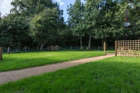 Oak & Hazel, Heath Row Barn Appartement Overton  Buitenkant foto