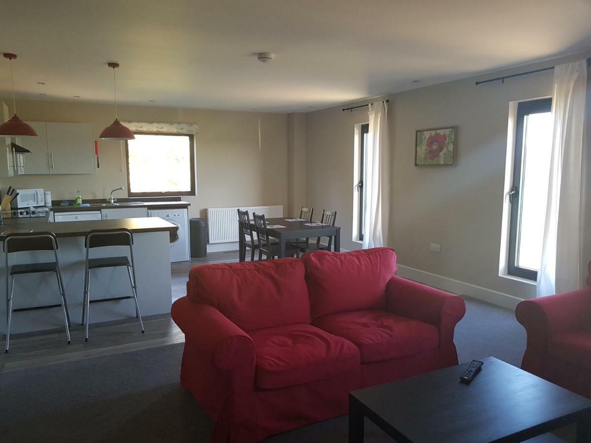 Oak & Hazel, Heath Row Barn Appartement Overton  Buitenkant foto